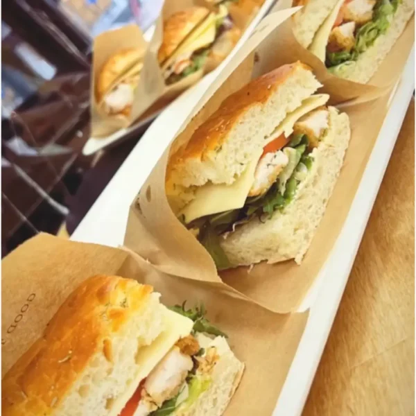 Frische Chicken-Sandwiches – Perfekt für den Snack unterwegs!